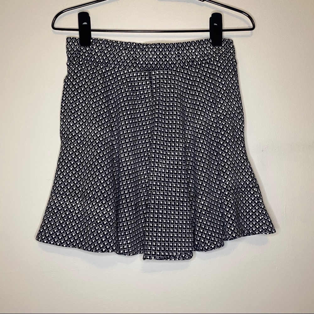 ✨loft black & white patterned skirt✨